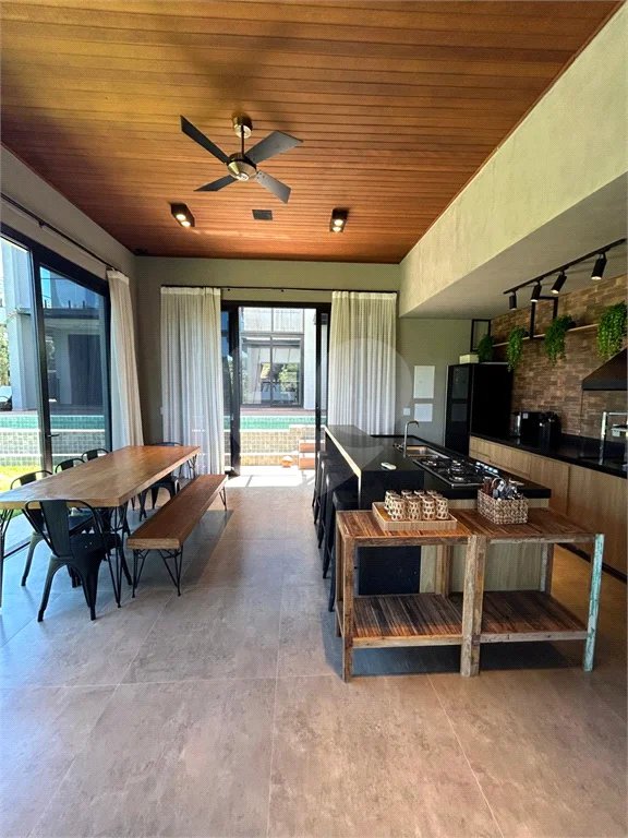 Belíssima Casa à venda com 453m², 4 suítes e 5 vagas de garagem em Atibaia!!!!