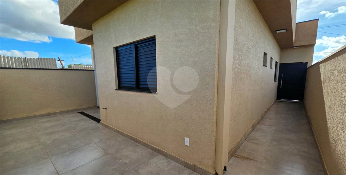 Casa à venda com 2 quartos, sendo 1 suíte, no condomínio Tivolli, Itapetininga - SP
