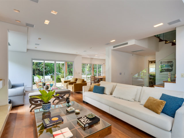 Casa à venda com 3 suítes no condomínio Parc Vignoble, São Paulo - SP