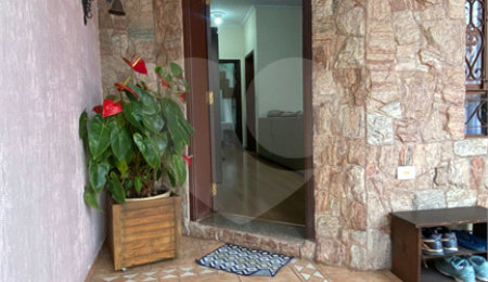 Casa à venda com 3 quartos, sendo 2 suítes, no condomínio Residencial Jardim Altos de Suzano, Suzano - SP