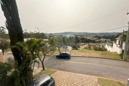 Casa à venda com 3 quartos, sendo 1 suíte, no condomínio Residencial Delle Stelle, Louveira - SP
