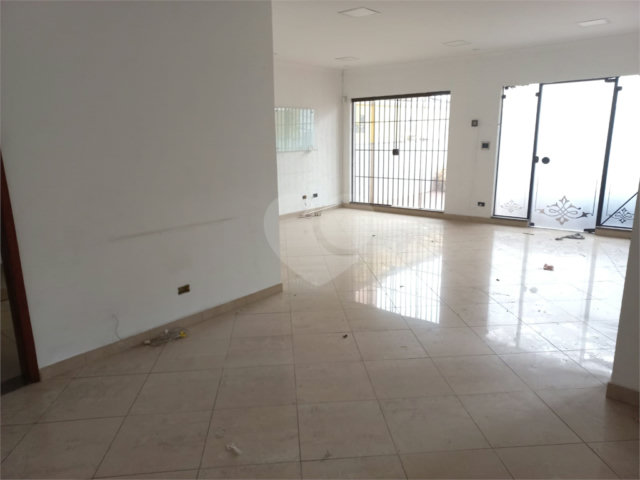 Sobrado à venda com 3 quartos, sendo 2 suítes,  em Parada Inglesa, São Paulo, SP