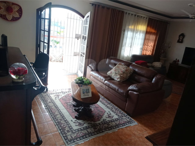 Casa à venda com 5 suítes em Vila Medeiros, São Paulo, SP