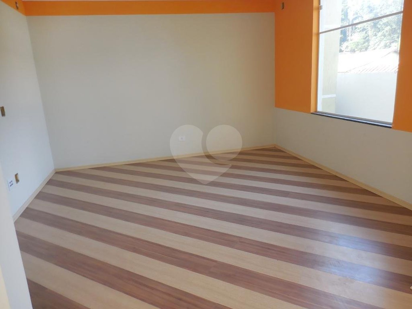 Casa Térrea à venda com 3 suítes em Horto, São Paulo, SP