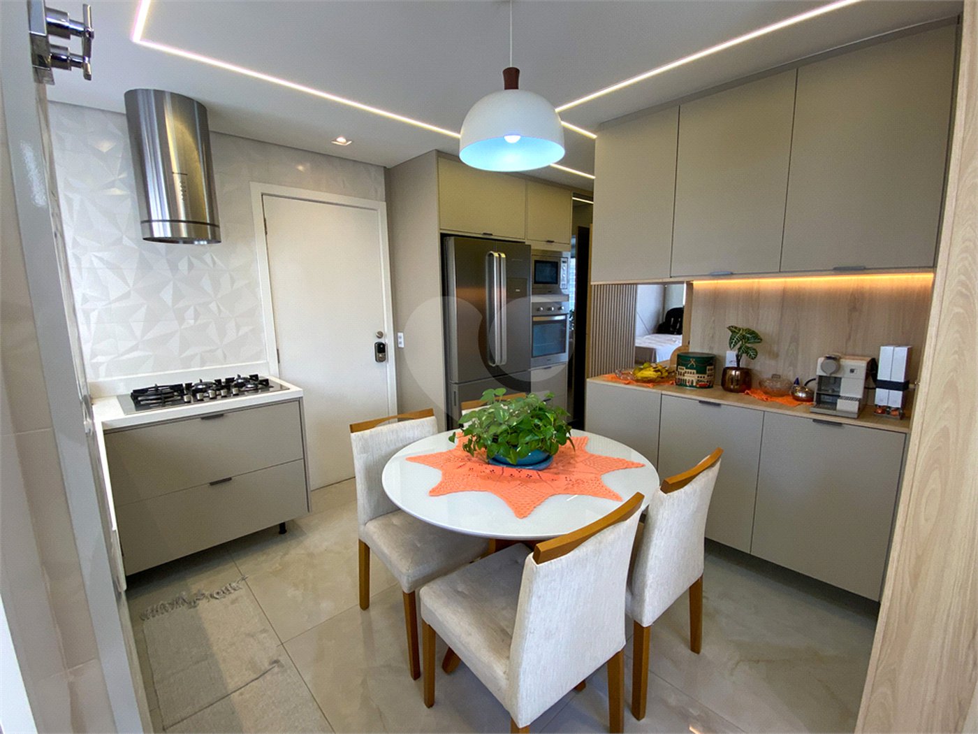 Apartamento à venda com 3 suítes em Vila Pompéia, São Paulo, SP