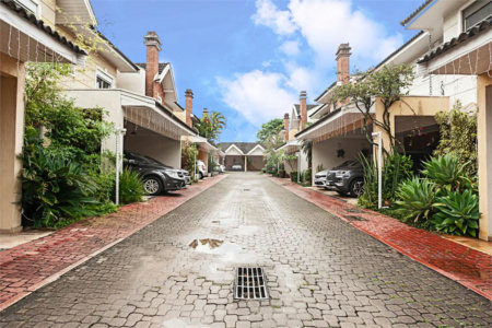 Casa à venda com 4 quartos, sendo 2 suítes, no condomínio Lake Louise, São Paulo - SP