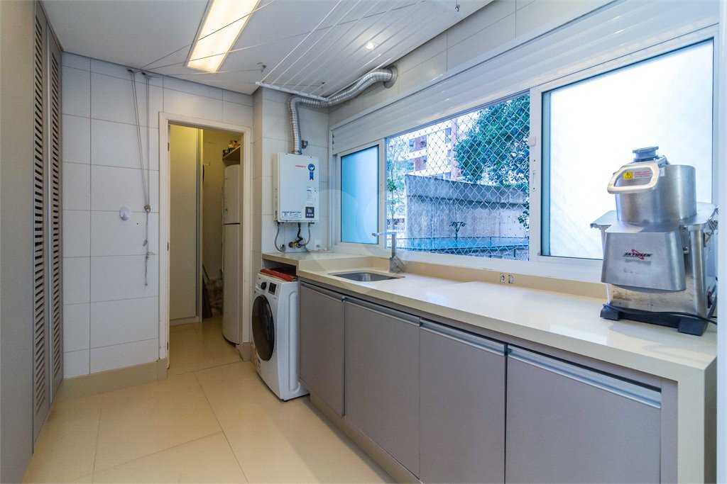 Apartamento à venda com 3 suítes em Vila Cordeiro, São Paulo, SP