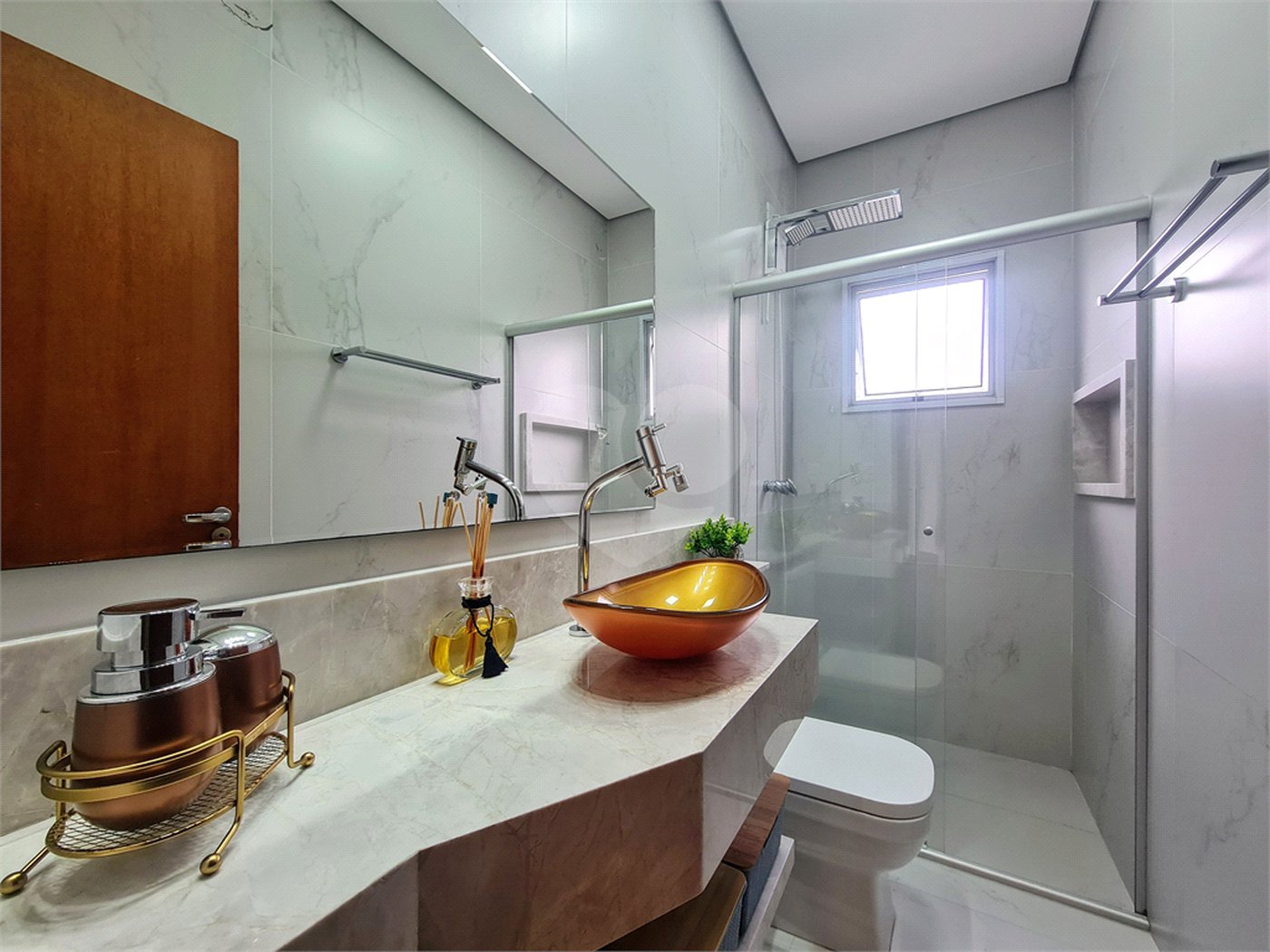 Casa à venda com 3 quartos, sendo 1 suíte, no condomínio Horto Florestal Iii, Sorocaba - SP