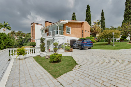 Casa Térrea à venda com 4 suítes em Chácara Flora, São Paulo, SP