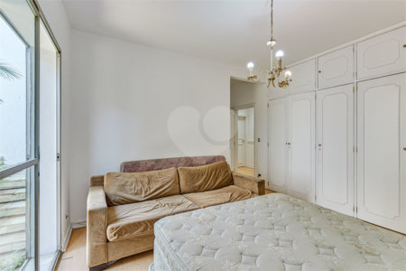 Casa de Vila à venda com 4 quartos, sendo 3 suítes,  em Alto da Boa Vista, São Paulo, SP