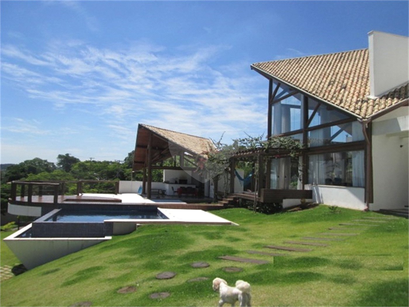 Casa à venda com 6 suítes no condomínio Jardim Primavera, Louveira - SP