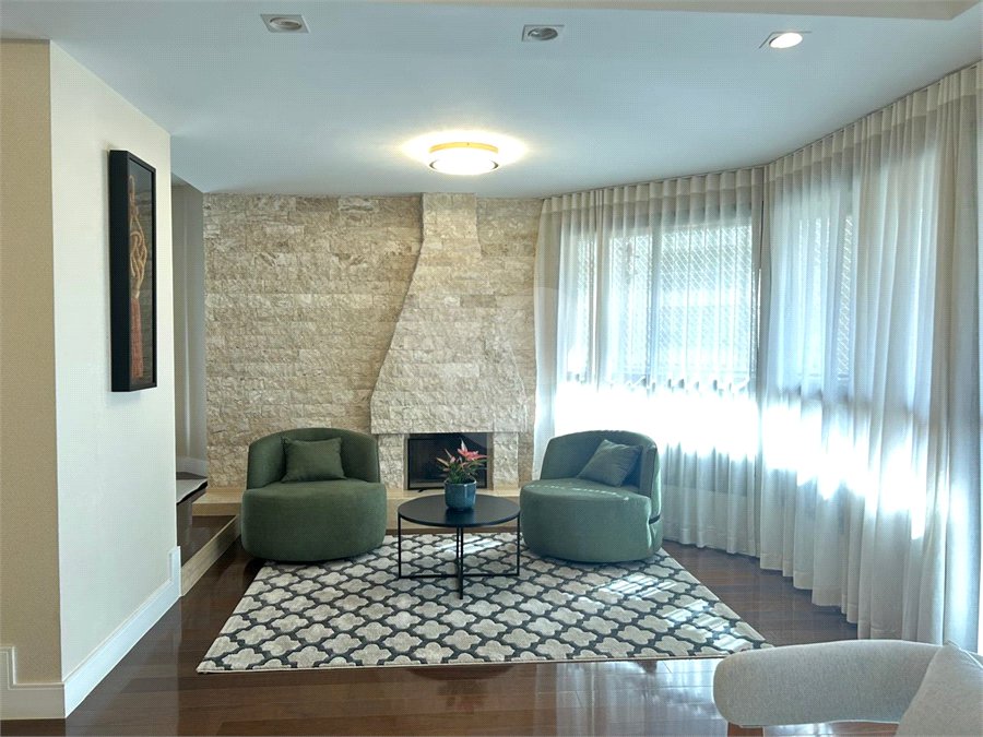 Apartamento à venda com 4 quartos, sendo 3 suítes, em Moema, São Paulo, SP