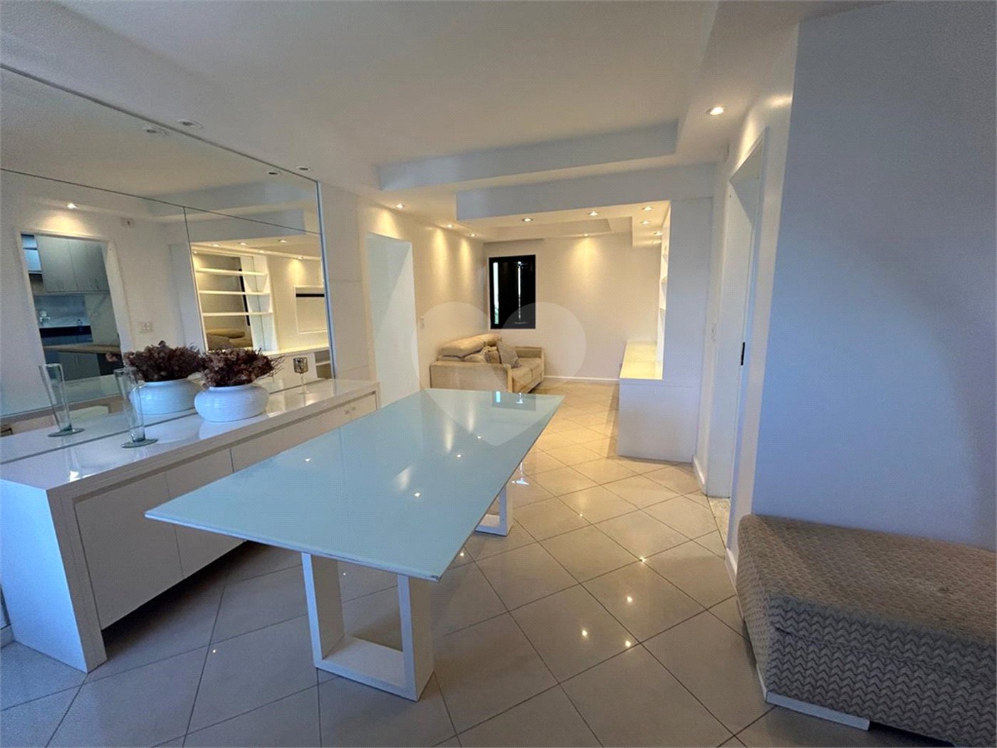 Apartamento para alugar com 3 quartos, sendo 1 suíte,  em Pinheiros, São Paulo, SP
