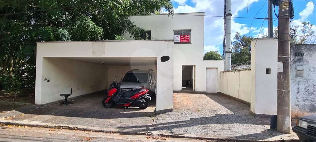 Sobrado à venda com 8 quartos em Vila Tramontano, São Paulo, SP