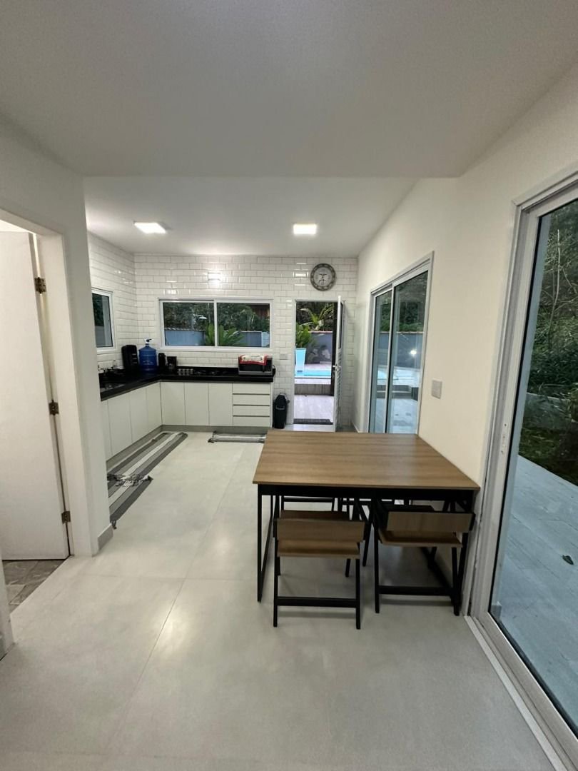 Sobrado com 3 dormitórios à venda, 269 m² por R$ 1.280.000,00 - Sertão do Camburi - São Sebastião/SP