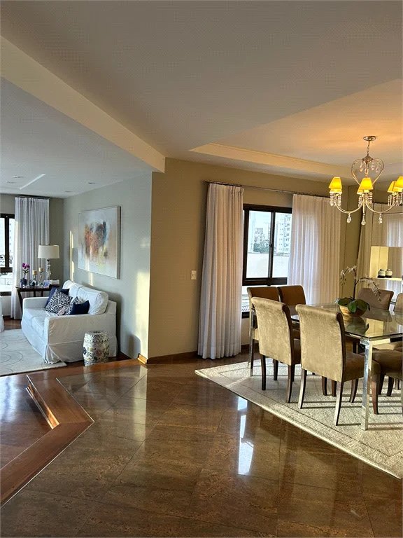 Apartamento à venda com 4 suítes em Real Parque, São Paulo, SP