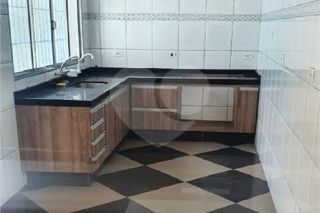 Sobrado à venda com 3 quartos, sendo 1 suíte, em Parque Ramos Freitas, São Paulo, SP