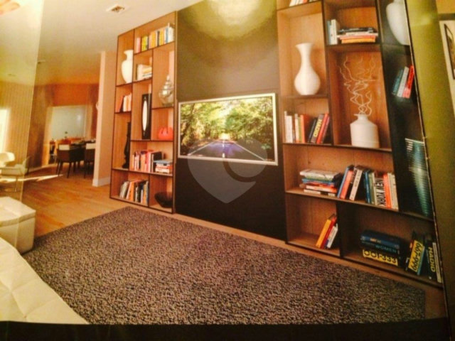 Casa à venda com 4 quartos, sendo 2 suítes,  no condomínio Residencial Floresta, São Paulo - SP