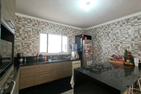 Casa à venda com 3 quartos, sendo 1 suíte, em Jardim Itanguá, Sorocaba, SP