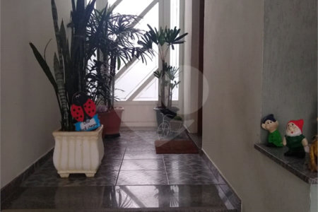 Sobrado à venda com 3 suítes em Vila Nivi, São Paulo, SP