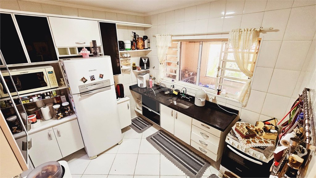 Casa à venda com 4 quartos, sendo 2 suítes, em Jardim Meny, São Roque, SP