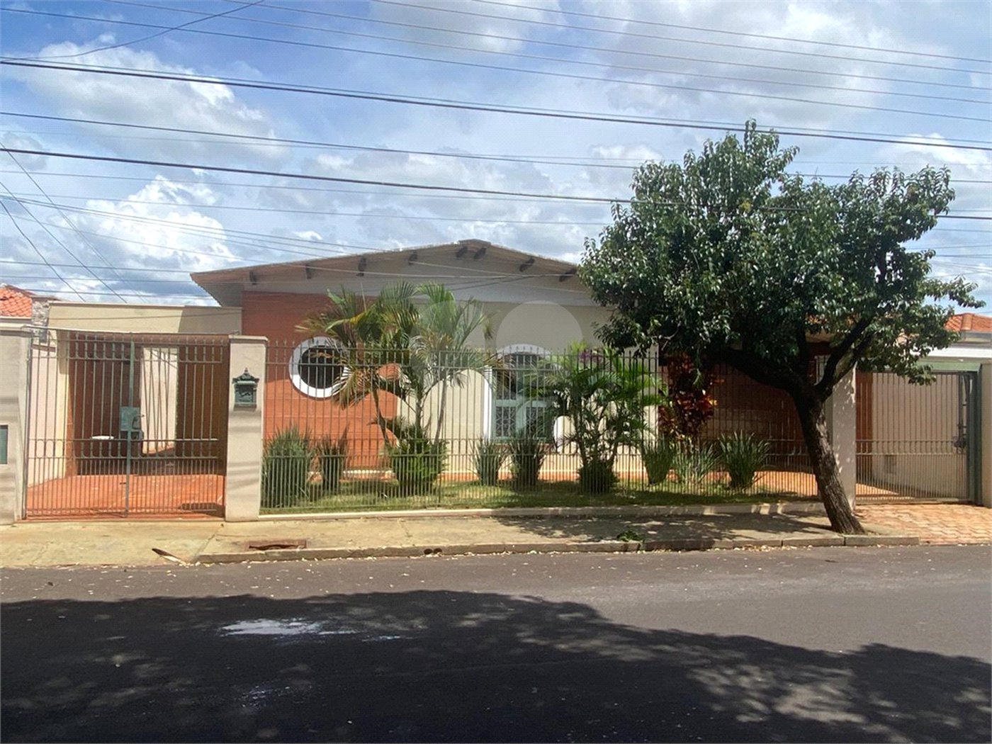 Casa à venda com 3 quartos em Jardim do Carmo, Araraquara, SP