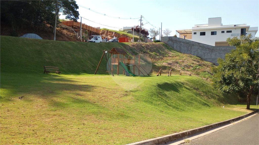Casa à venda com 3 suítes no condomínio Picollo, Louveira - SP