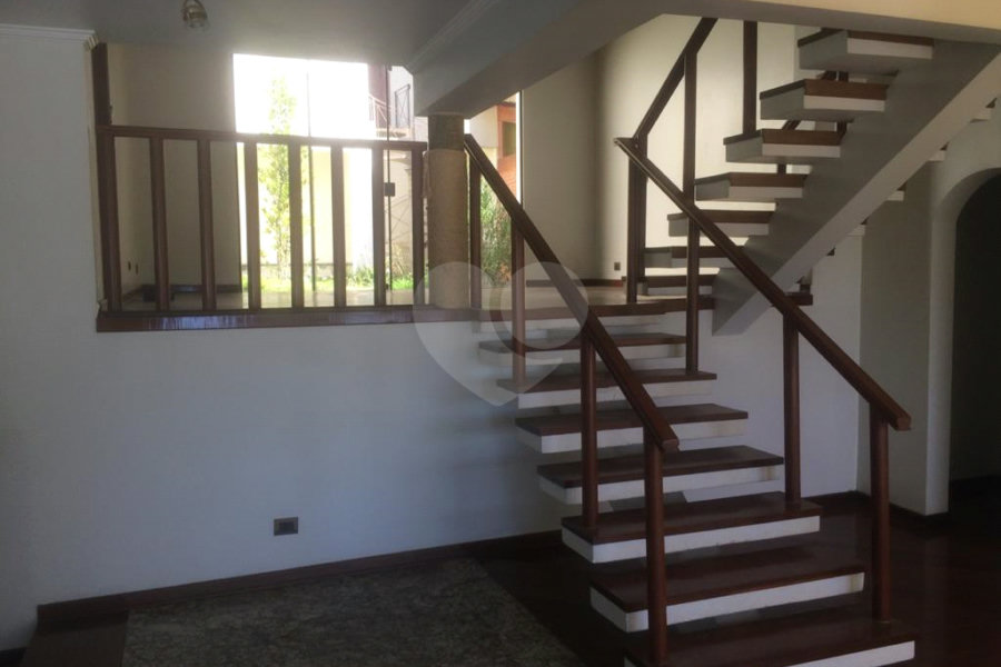 Sobrado à venda com 4 quartos, sendo 3 suítes, em Tremembé, São Paulo, SP