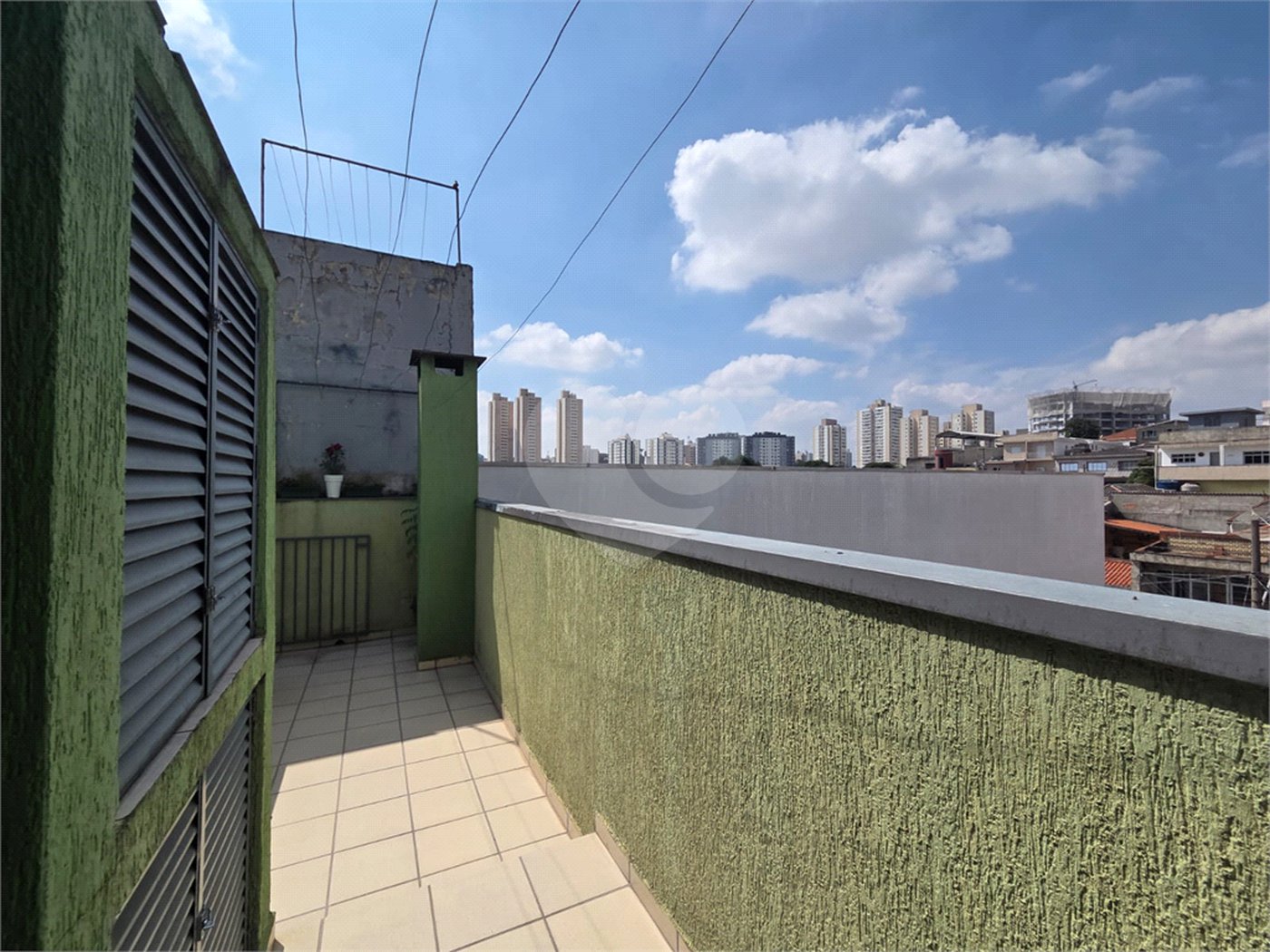 Casa à venda com 4 quartos, sendo 1 suíte, em Vila Paulo Silas, São Paulo, SP