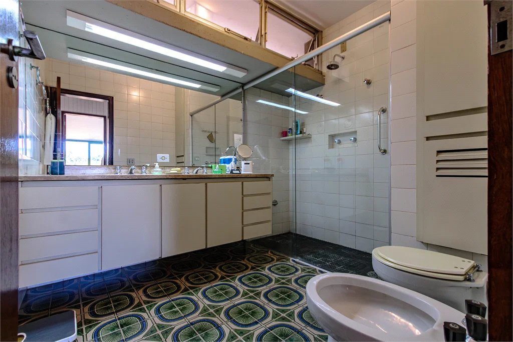 Casa à venda com 4 quartos, sendo 1 suíte,  em Jardim Leonor, São Paulo, SP