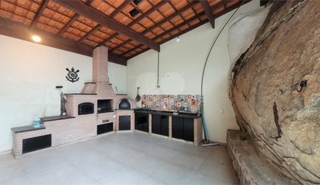 Casa à venda com 4 quartos, sendo 1 suíte,  no condomínio Parque Suiça, Caieiras - SP