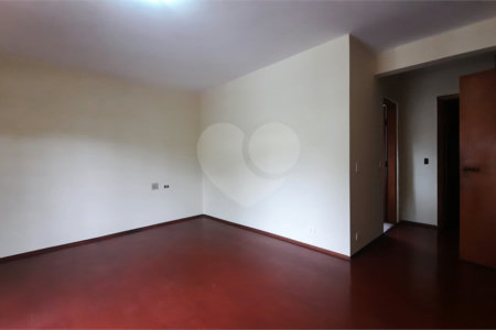 Sobrado à venda com 4 quartos, sendo 3 suítes,  em Interlagos, São Paulo, SP