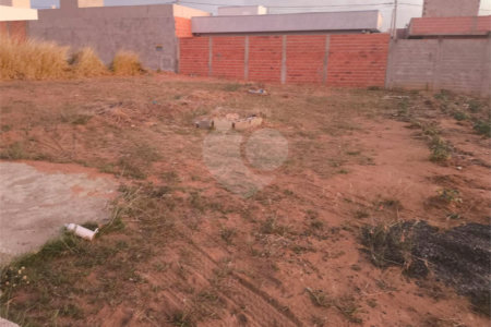 Terreno no Arcoville com 240 m²