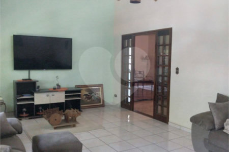 Casa à venda com 4 quartos, sendo 3 suítes,  em Vila Áurea, Poá, SP