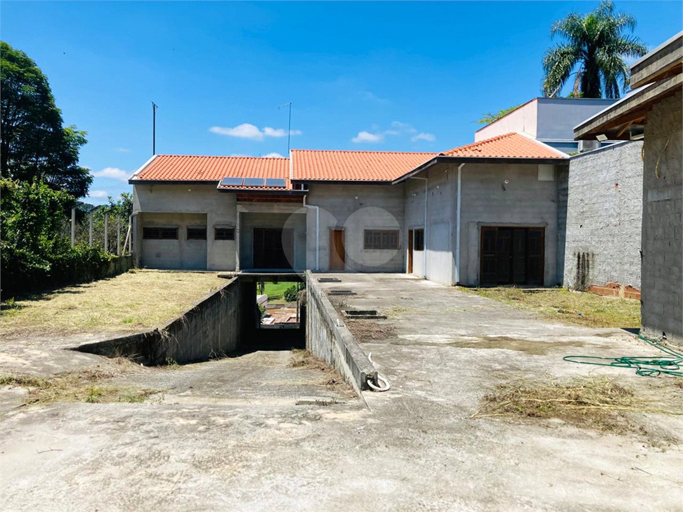 Casa à venda com 3 suítes no condomínio Lagoinha, Jacareí - SP