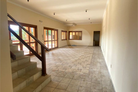 Casa à venda com 3 quartos, sendo 1 suíte, no condomínio Estância Marambaia, Vinhedo - SP
