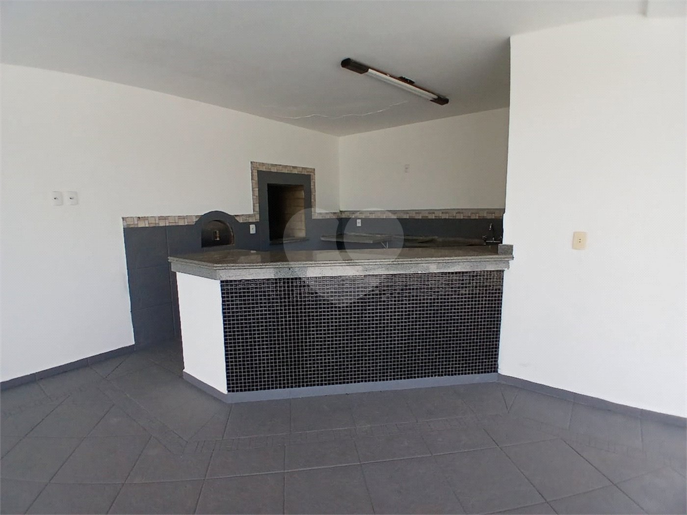 Casa à venda com 4 quartos, sendo 2 suítes, no condomínio Flamboyant, Atibaia - SP