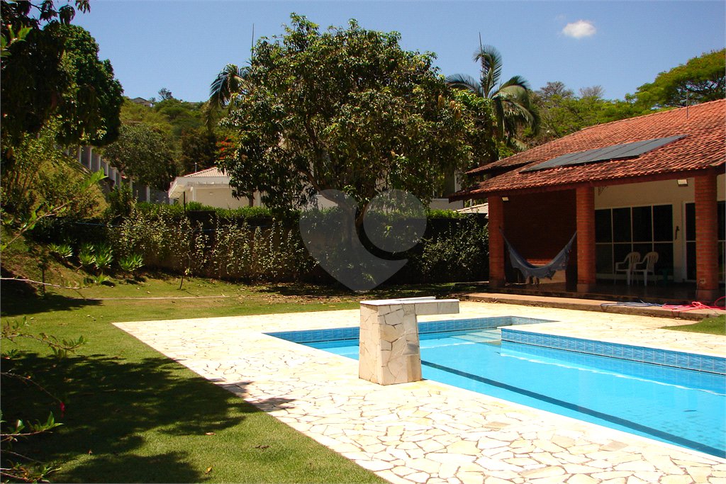 Casa à venda com 3 quartos, sendo 1 suíte, no condomínio Estância Marambaia, Vinhedo - SP