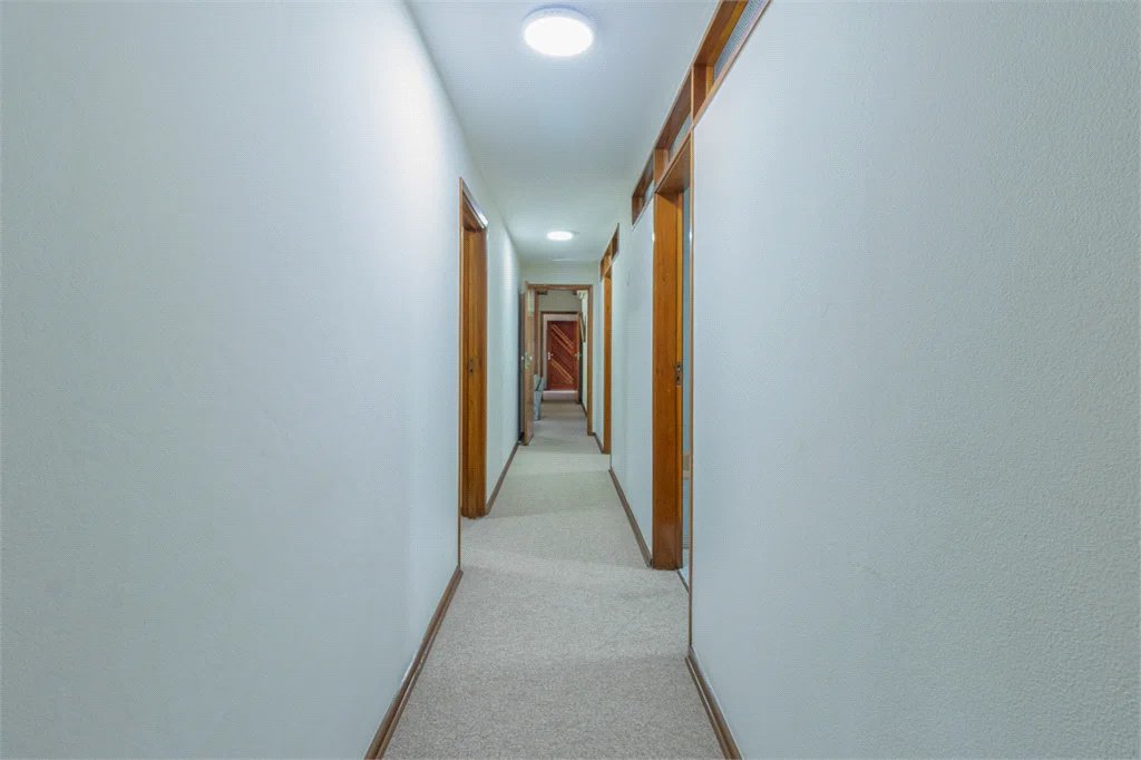 Casa Térrea à venda com 4 quartos, sendo 2 suítes, em Alto de Pinheiros, São Paulo, SP