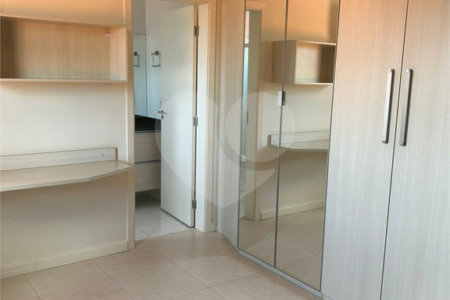 Casa à venda com 3 suítes no condomínio Terras de São Francisco, Vinhedo - SP
