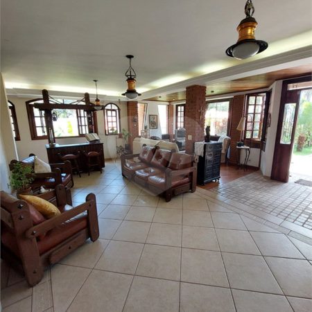 Casa à venda ou para alugar com 5 quartos, sendo 1 suíte, em Cumbari, Mairiporã, SP
