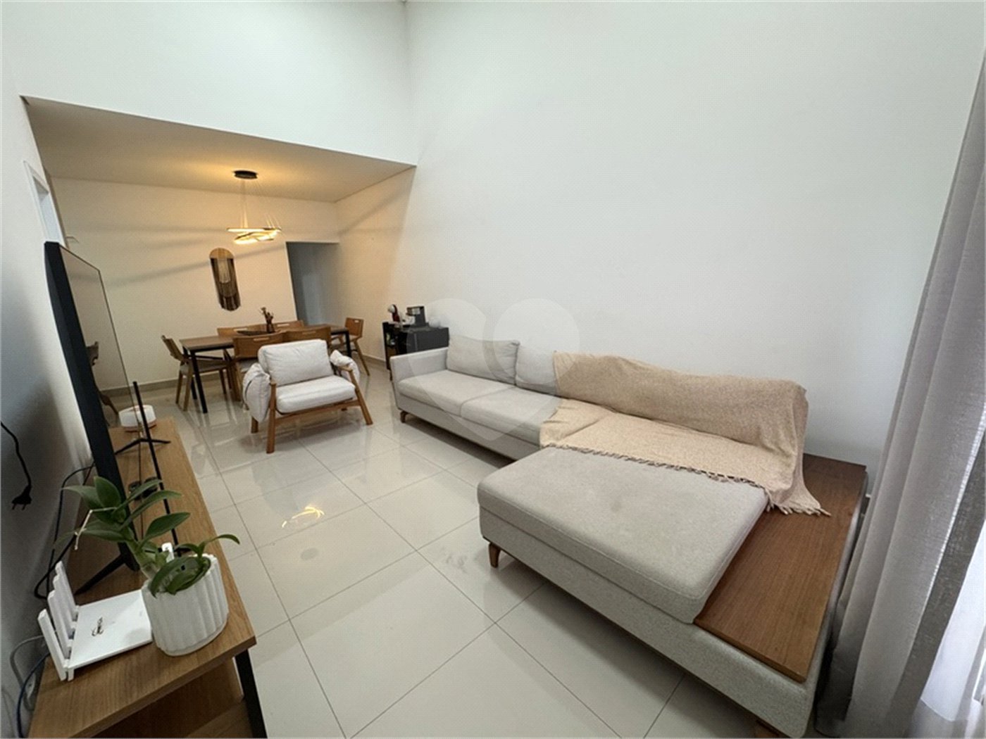 Casa à venda com 3 quartos, sendo 1 suíte, no condomínio Jardim Guarujá, Salto - SP