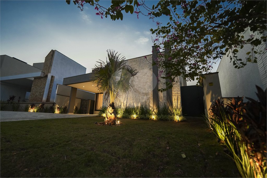 Casa à venda com 4 suítes no condomínio Alphaville Nova Esplanada, Votorantim - SP