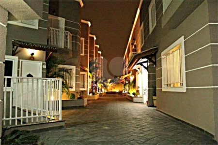 Casa à venda com 3 quartos, sendo 1 suíte,  no condomínio Residencial Água Fria, São Paulo - SP