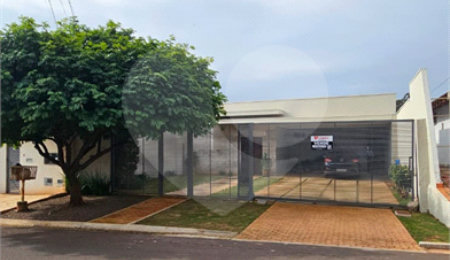Casa à venda com 2 suítes no Centro, Ponta Porã, MS