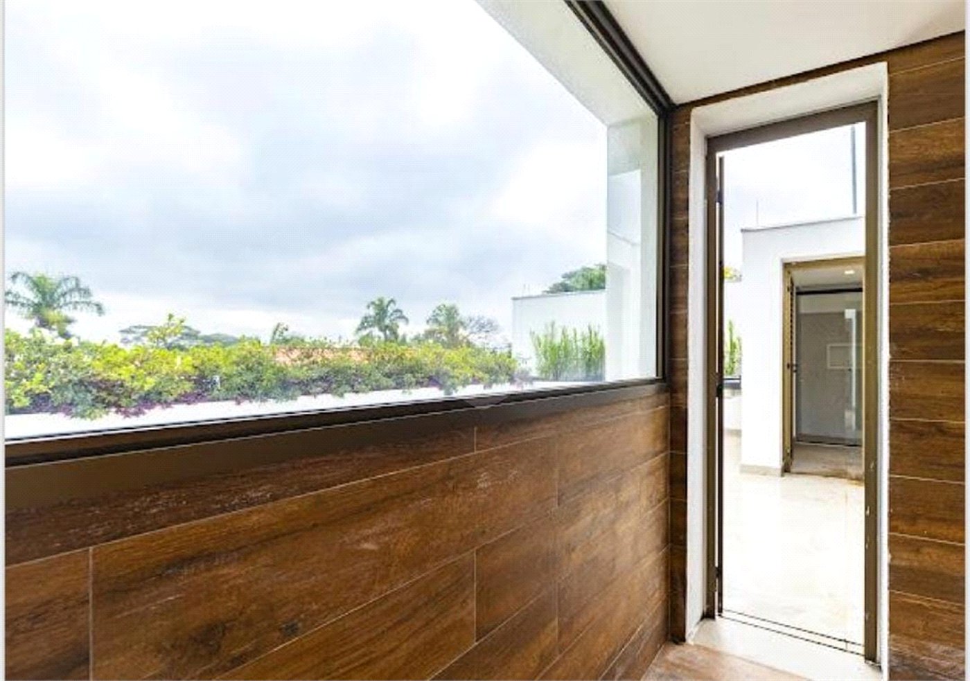 Casa à venda com 3 quartos, sendo 2 suítes, no condomínio Residencial Erika, São Paulo - SP