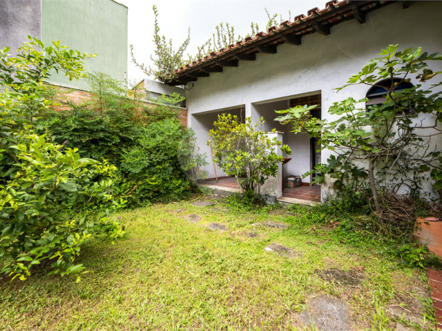 Sobrado à venda com 4 quartos, sendo 3 suítes,  em Alto da Boa Vista, São Paulo, SP