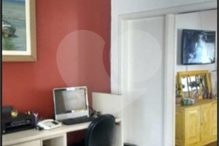 Casa à venda com 3 quartos, sendo 1 suíte,  no Centro, Poá, SP