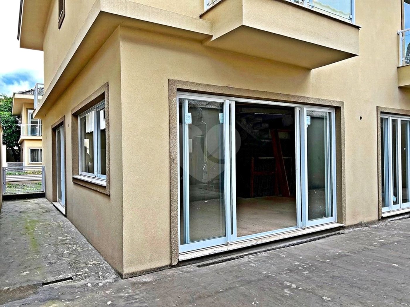 Casa de Alto Padrão à Venda em Condomínio Fechado no Barro Branco | 4 Suíte | 6 Vagas