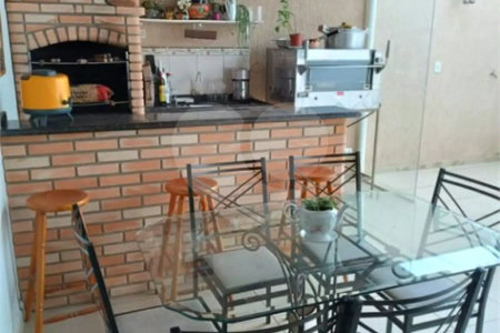 Sobrado à venda com 3 quartos, sendo 1 suíte, em Jardim Karolyne, Votorantim, SP
